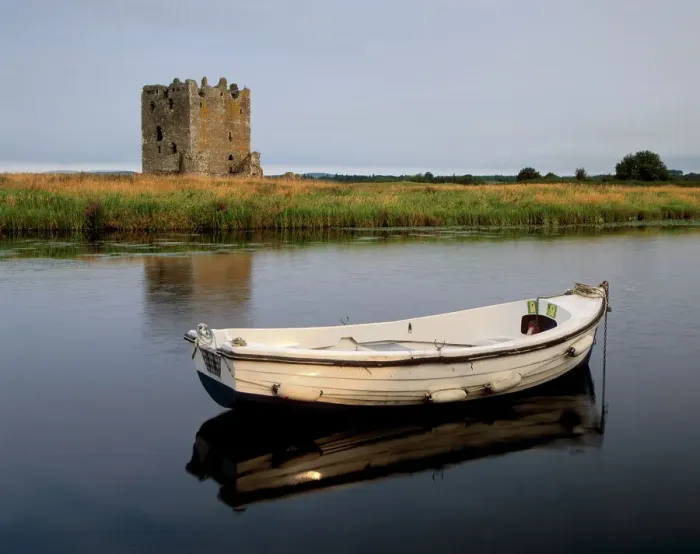 Framed Print : Threave Castle Print, 14th-century Scottish fortress on the Dee river Framed Print : Threave Castle Print, 14th-century Scottish fortress on the Dee river