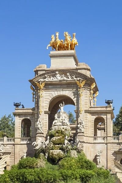Triumphal arch and Cascada fountain in the Parc de la Ciutadella, Barcelona, Catalonia (Catalunya)