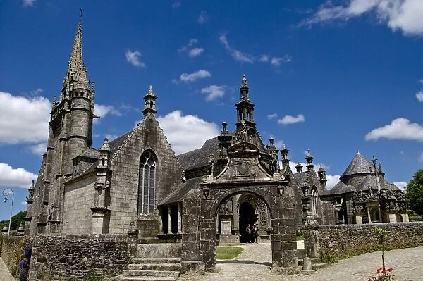 Triumphal Arch dating from between 1581 and 1588, and church dating from the 16th and 17th centuries, Guimiliau parish enclosure, Finistere, Brittany, France, Europe