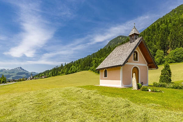 View of small chapel near St. Johann, Austrian Alps, Tyrol, Austria, Europe