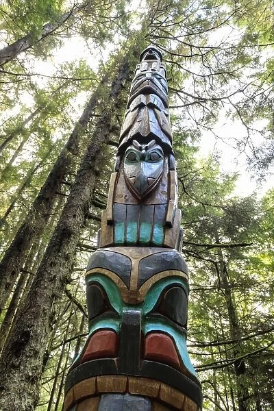 Yaads Crest Corner Pole, Tlingit totem pole, rainforest, Sitka National Historic Park