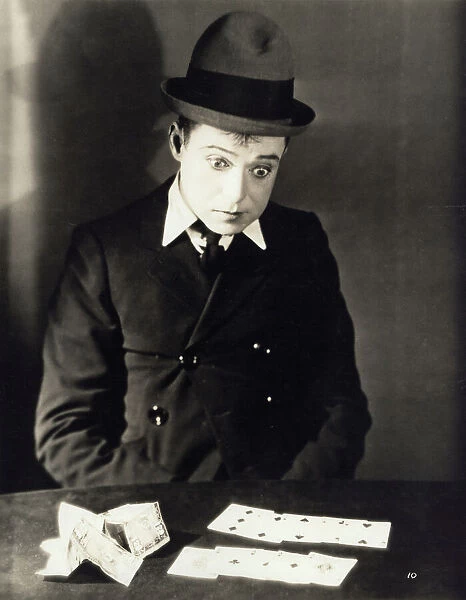Harry Langdon in Frank Capras The Strong Man (1926)