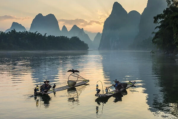 Cormorant fishermen on Li River, Guangxi Zhuangzu Zizhiqu, Guangxi Yangshuo, China