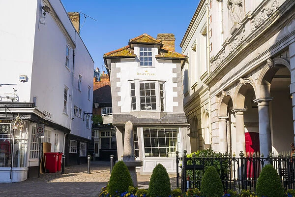 England, Berkshire, Windsor, The Crooked House