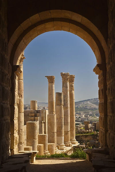 Jordan, Jerash, overview of Roman-era city ruins, columns