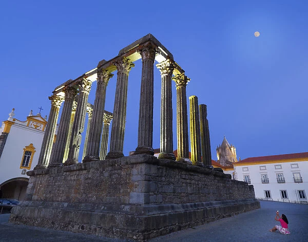 Portugal, Alentejo, Evora, Roman temple of Diana at dusk (MR)