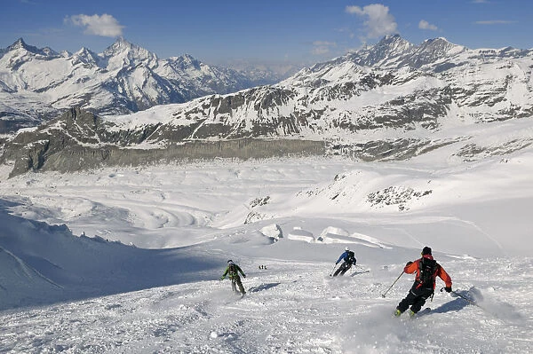 Ski descent from Schwarztor, Breithorn, White Horn, Zinalrothorn, Zermatt, Valais