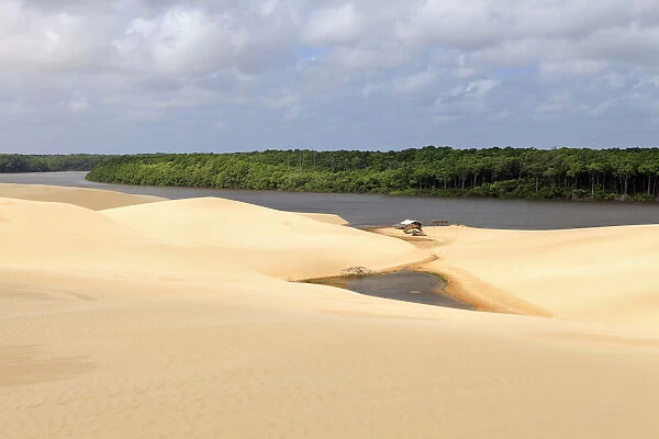 South America, Brazil, Maranhao, Vassouras, a tiny hut lost in the sand dunes in the