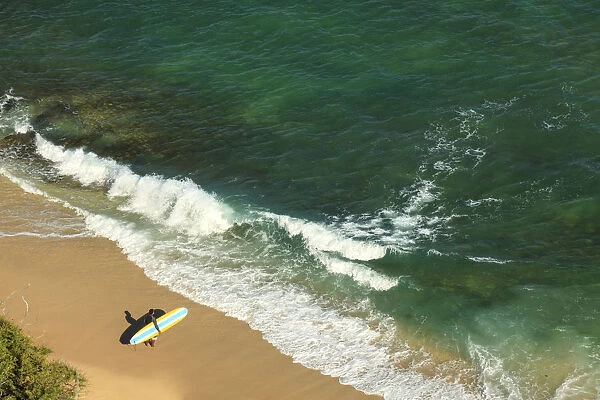 USA, Hawaii, Oahu, Honolulu, surfers on Kahala Beach