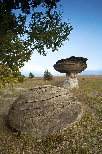 USA, Kansas, Ellsworth County, Mushroom Rock State Park, Dakota Sandstone Formations