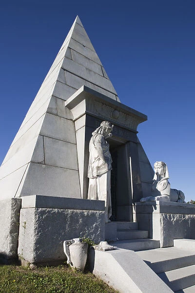 USA, Louisiana, New Orleans-area, Metarie, Metairie Cemetery, triangular Brunswig tomb
