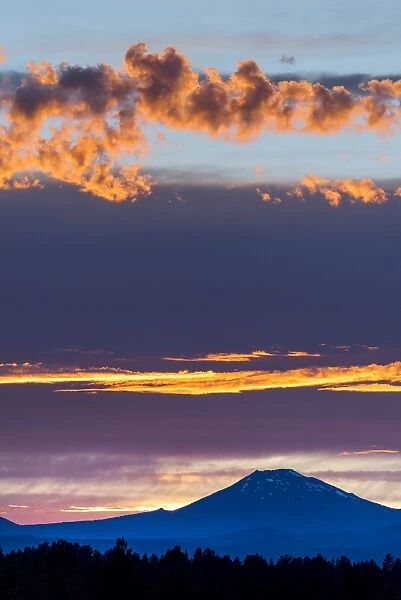 USA, Oregon, Central Oregon, Bend, Mount Bachelor at sunset