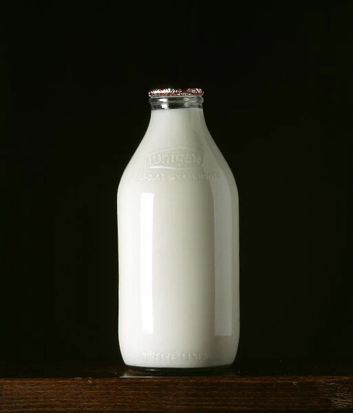 10029630. DRINK Milk Pint of Unigate milk in a glass bottle