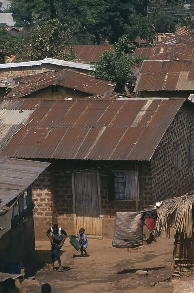 20063945. UGANDA Kampala Kamwoyke slum area