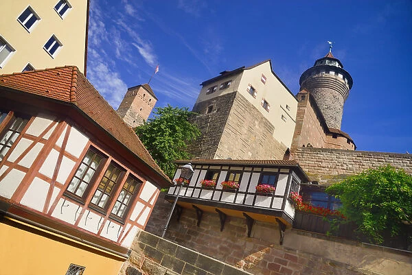 Germany, Bavaria, Nuremberg, Kaiserburg or Imperial Castle, Angular view with Sinwell Tower