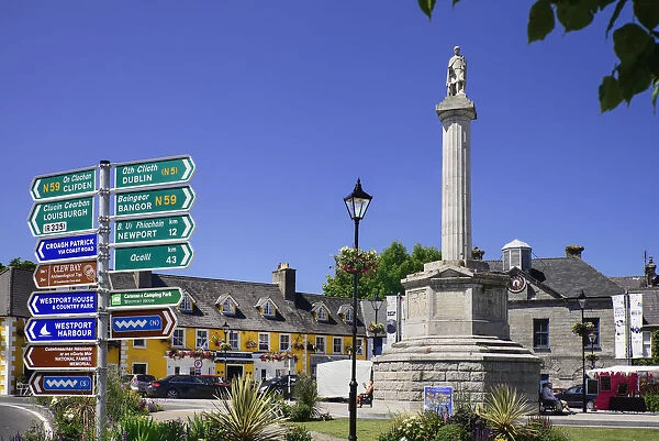 Ireland, County Mayo, Westport, The Octagon with its column and the statue of Saint Patrick
