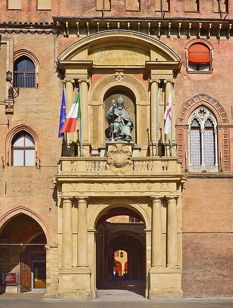 Italy, Emilia Romagna, Bologna, Piazza Maggiore, Palazzo daAccursio O Comunale or City