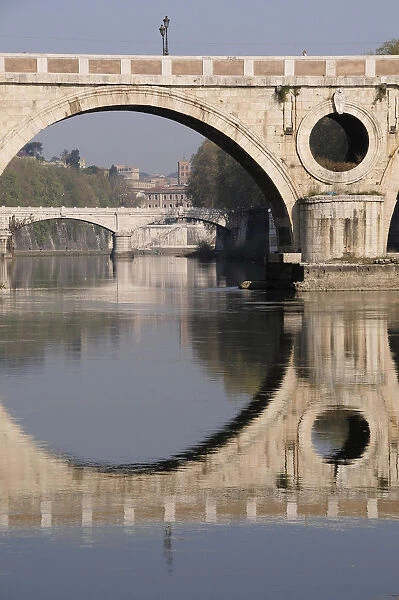 Italy, Lazio, Rome, Trastevere, Ponte Sisto across the river Tiber