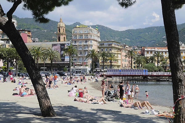 Italy, Liguria, Portofino Peninsula, Rapallo, beach & waterfront