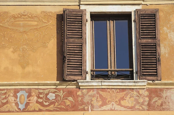 Italy, Lombardy, Lake Garda, Gargnano, window detail