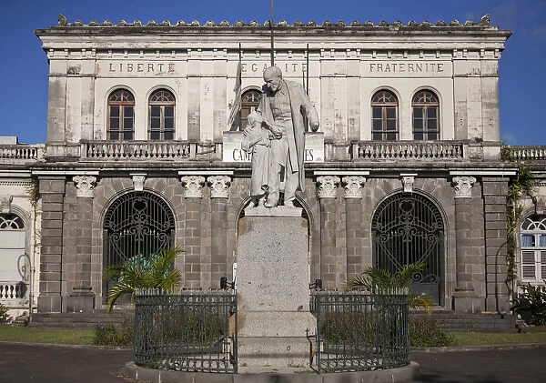 Martinique, Fort-de-France, Statue of A. Schoelcher in front of former Courthouse