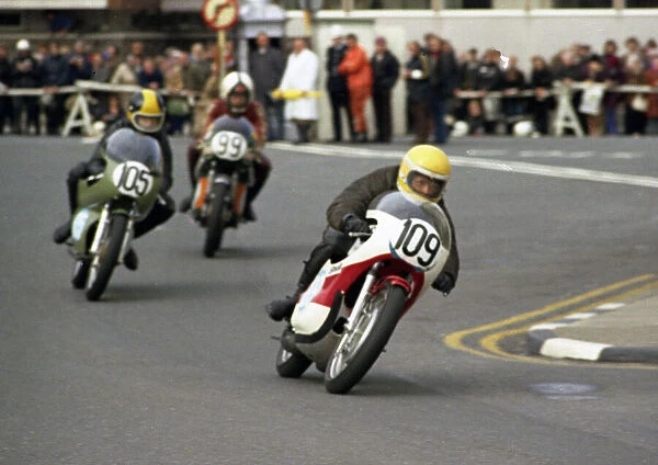 Chris Bond (Yamaha) 1974 Junior Manx Grand Prix