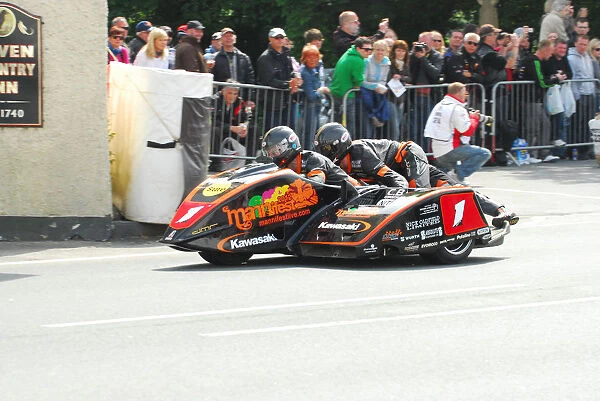 Dave Molyneux & Patrick Farrance (DMR Honda) TT 2012 Sidecar TT