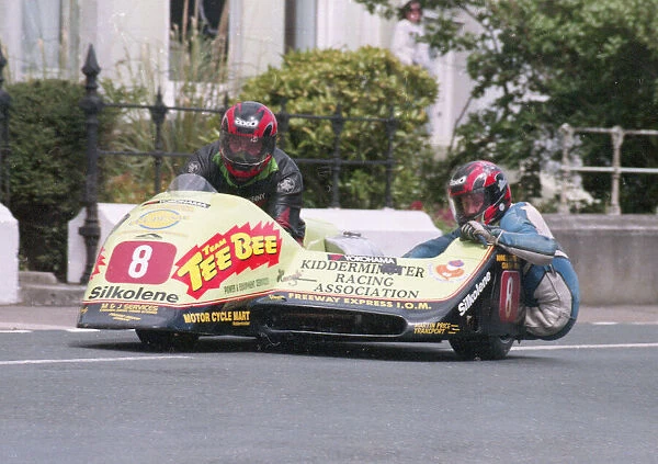 Kenny Howles & Nick Crowe (Ireson Yamaha) 1998 Sidecar TT
