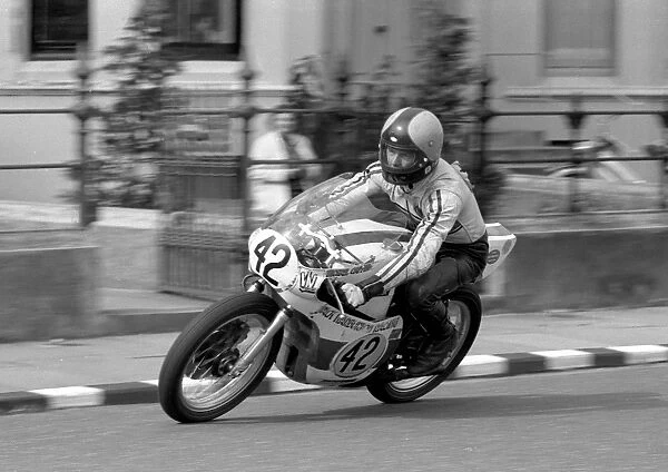 Mick Capper (Yamaha) 1977 Junior Manx Grand Prix
