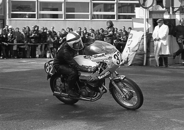 Peter Courtney (Benelli) 1974 Lightweight TT