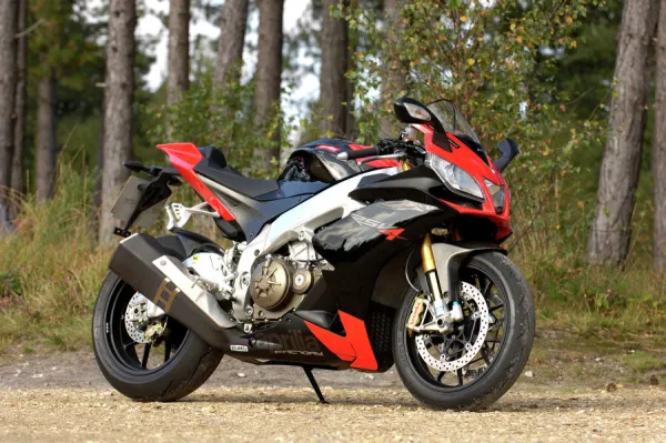 Aprilia RSV4 Factory