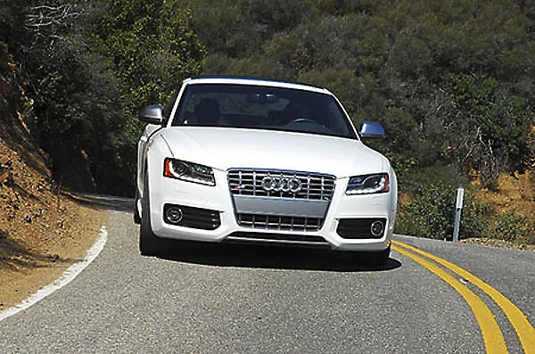 Audi S5 coupe white 2009