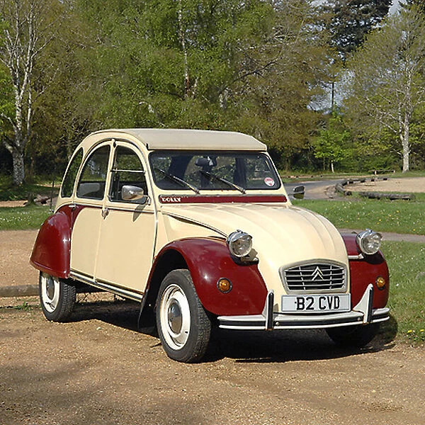 Motherland Vred lomme Citroen 2CV Dolly 1988 Red & cream available as Framed Prints, Photos, Wall  Art and Photo Gifts