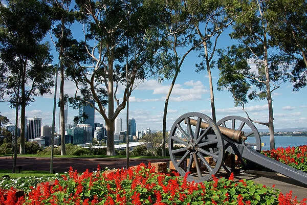 Australia, Western Australia, Perth. Kings Park. Queen Victoria monument. Fraser Avenue