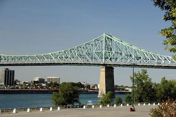 Canada, Quebec, Montreal, Ile-Sainte-Helene, bridge. IMAGE RESTRICTED: Not available