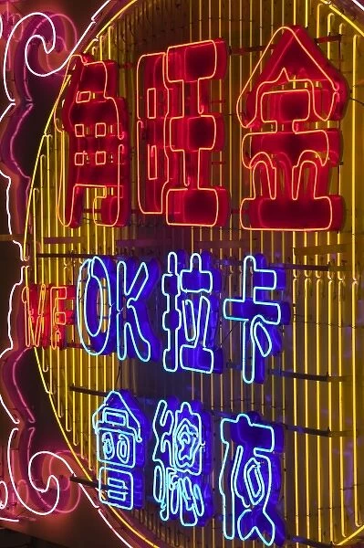 CHINA, Hong Kong. Kowloon, Mong Kok Area, Neon Sign, Fa Yuen Street, evening