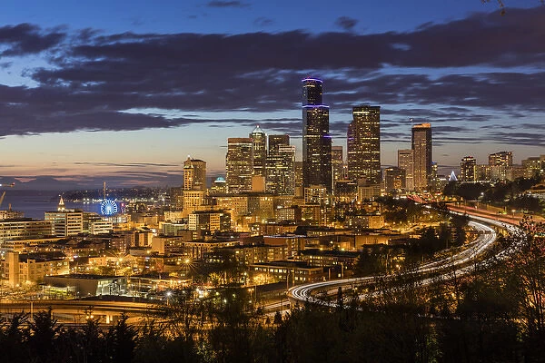 City skyline from Jose Rizal Park in downtown Seattle, Washington, USA
