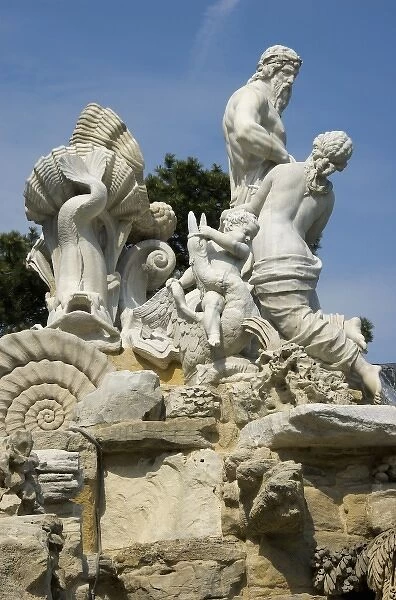 Europe, Austria, Vienna, Schonbrunn Palace sculpture by fountain