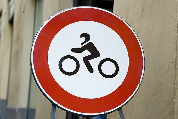 Europe, Italy, Tuscany, Sienna. Motor scooter traffic sign. Credit as: Wendy Kaveney