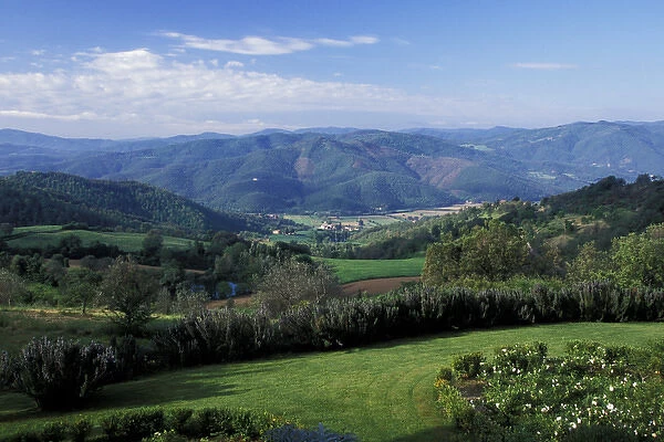 Europe, Italy, Umbria, Perugia. Scenic rolling hills