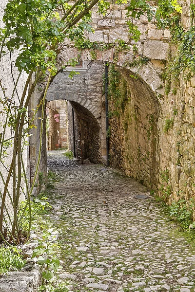 France, Saint-Cirq Lapopie. Tunneled walkway