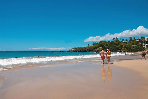 Hawaii, Big Island, Kohala Coast. Hapuna Beach. Couple walking on the beach