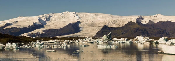 Iceberg formations broken off from the Breidamerkurjokull glacier, part of the Vatnajokull