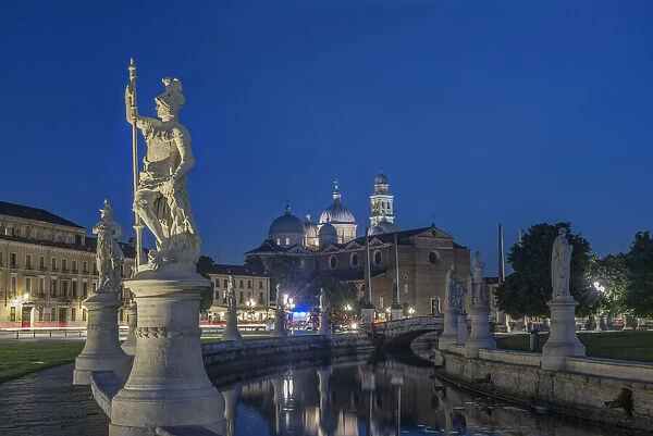 Italy, Padua, Prato della Valle, This square is the largest in Italy