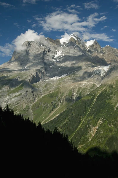 Jungfrau (4, 158ametres (13, 642aft)) from upper Lauterbrunnen Valley, Bernese Alps