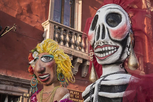 Mexico, San Miguel de Allende. Giant puppets in Mojiganga music celebration. Credit as