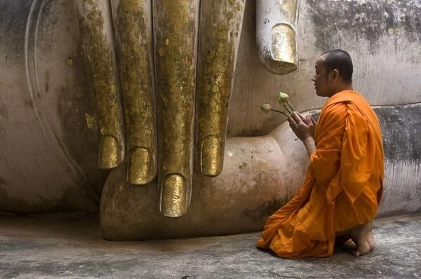 Monk making offering to Wat Si Chum Buddha