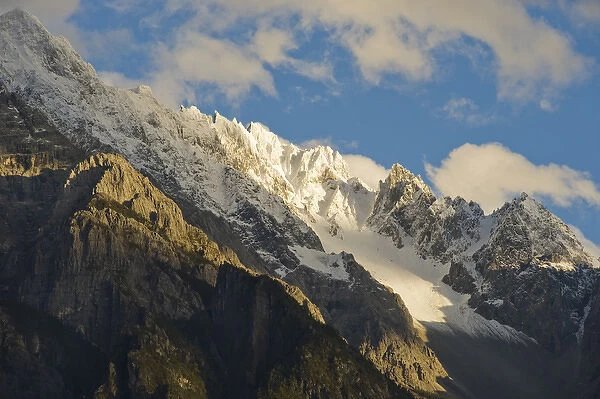 Mountain landscape and clouds, Tiger Leaping Gorge, Yunnan, Southwestern, China