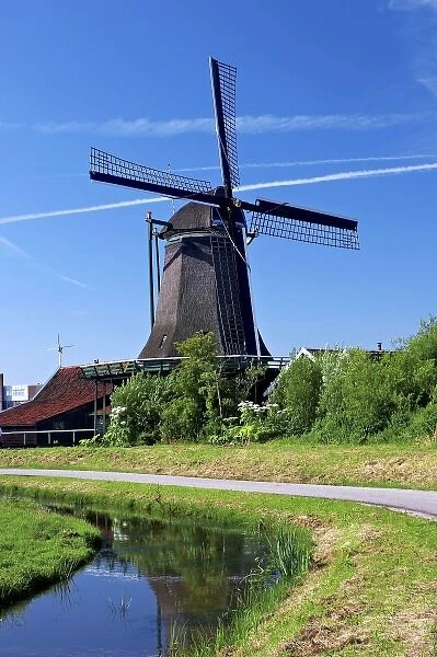 Netherlands, North Holland, Zaanstad, Zaanse Schans, Windmills, Pathway along the canal
