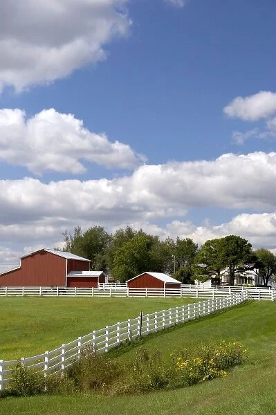 A red barn and farm at Pamona, Kansas